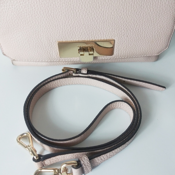 MICHAEL Michael Kors Blush Crossbody #OD-1610 - Picture 2 of 16